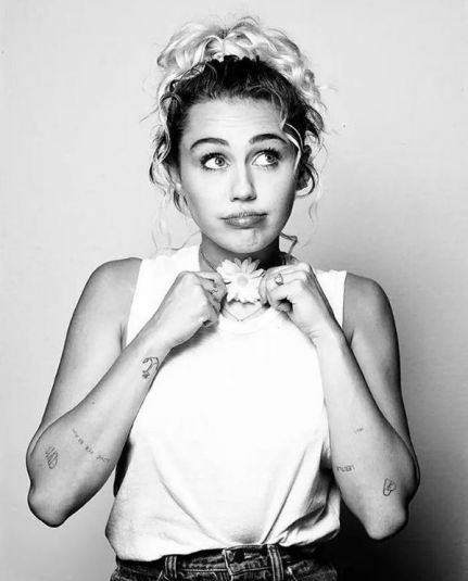 "I always hated the word 'bisexual"- MILEY CYRUS tells all