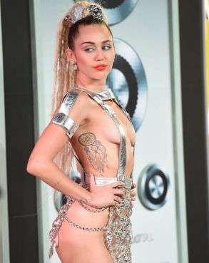 "I always hated the word 'bisexual"- MILEY CYRUS tells all