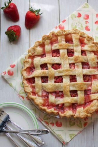 Classic strawberry pie