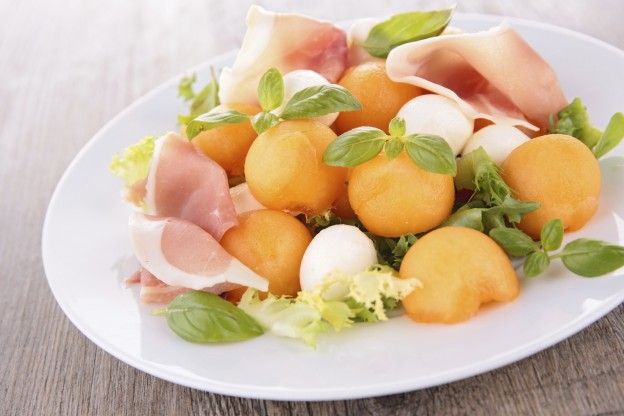 Melon salad with Mozzarella and Prosciutto