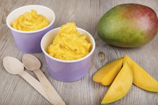 Mango frozen yogurt