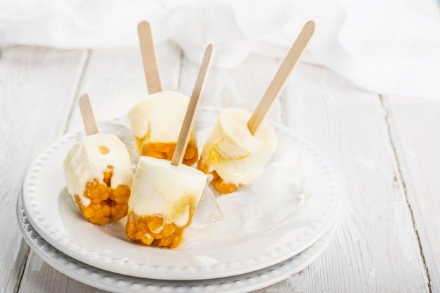 Cloudberry lollipops