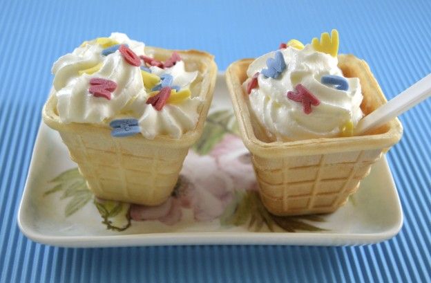 Frozen yogurt cones with sprinkles