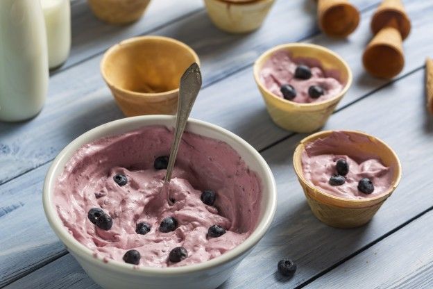 Blueberry frozen yogurt