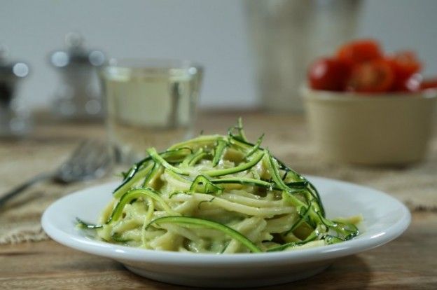 Spaghetti in avocado sauce