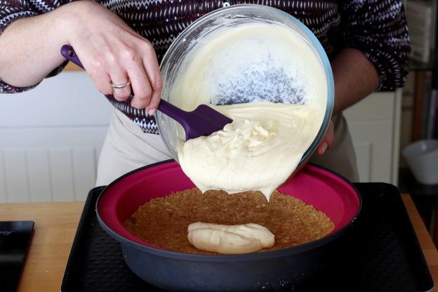 Pour the cream into the cake pan