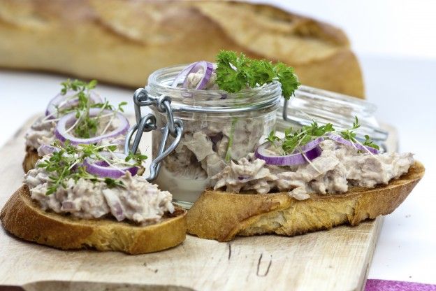 Tuna and red onion tartines