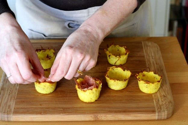 Garnish the nests