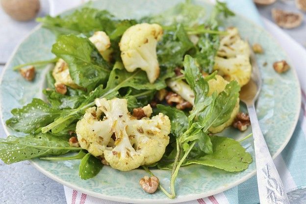 Steamed cauliflower and walnut salad