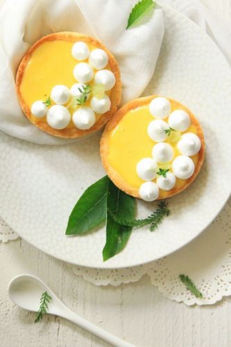 Crunchy lemon meringue tartlets