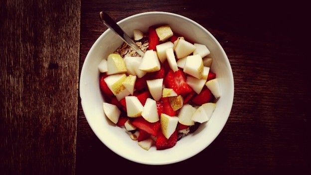 The fruit salad with muesli