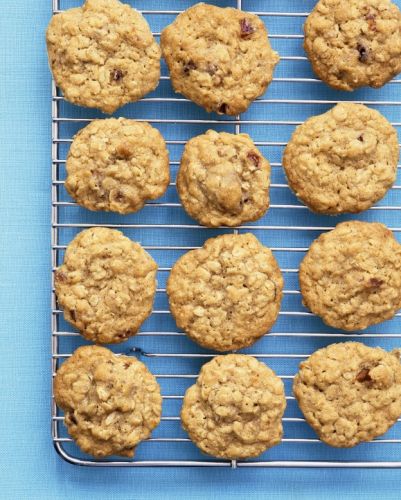 Oatmeal and date cookies