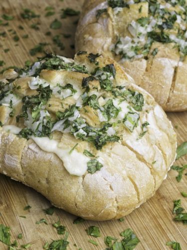 Pull-apart pesto bread