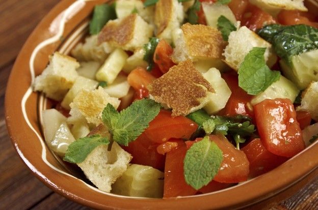 Crunchy vegetable salad: Fattouche