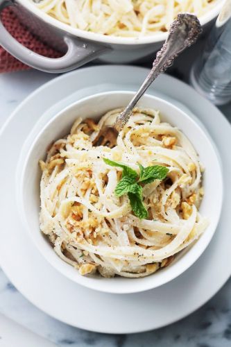 Creamy Pasta with Ricotta, Mint and Garlic Sauce