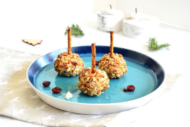 MINI CRANBERRY PECAN CHEESE BALL BITES