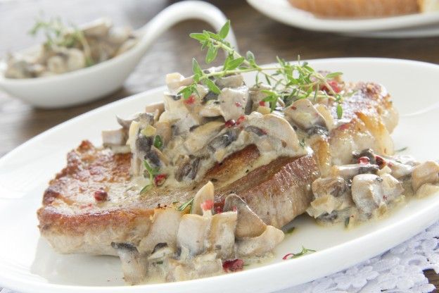 Creamy garlic and mushroom escalopes