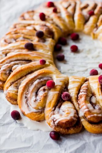 Cinnamon Roll Wreath