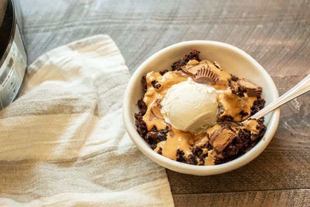 Slow Cooker Peanut Butter Chocolate Cake