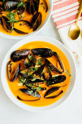 Coconut Curry Mussels with Zucchini Noodles