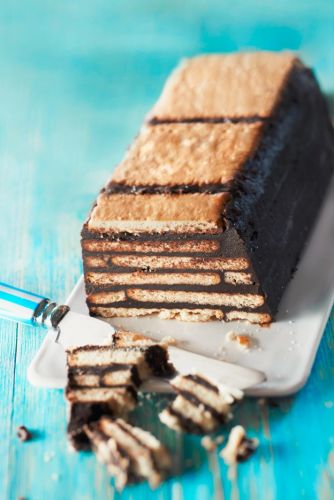 No-bake butter cookie cake