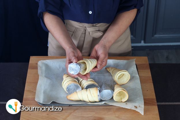 Assembling the pizza cones