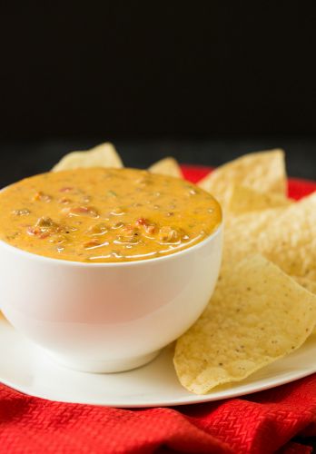 Slow Cooker Spicy Beef Queso Dip