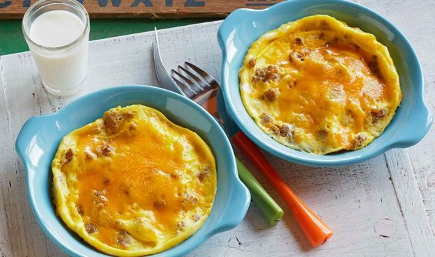 Egg, sausage, and cheddar breakfast bowls