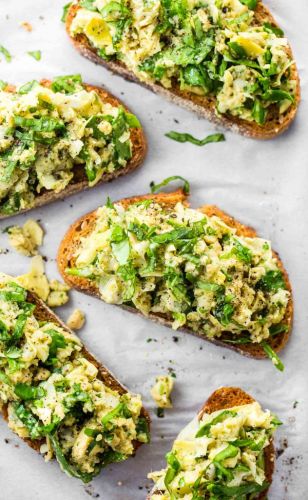 10 Minute White Bean Artichoke Basil Toasts