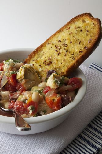 White Bean Puttanesca with Garlic Bread