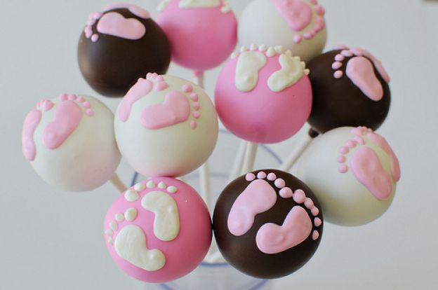 Baby shower cake pops