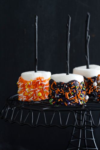 Halloween marshmallow pops