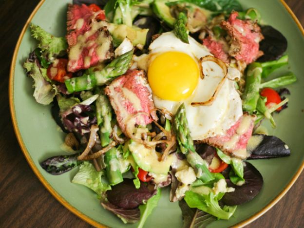 Shallot and Asparagus Steak Salad