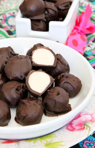 NO-BAKE VANILLA CAKE BATTER CHOCOLATE TRUFFLES