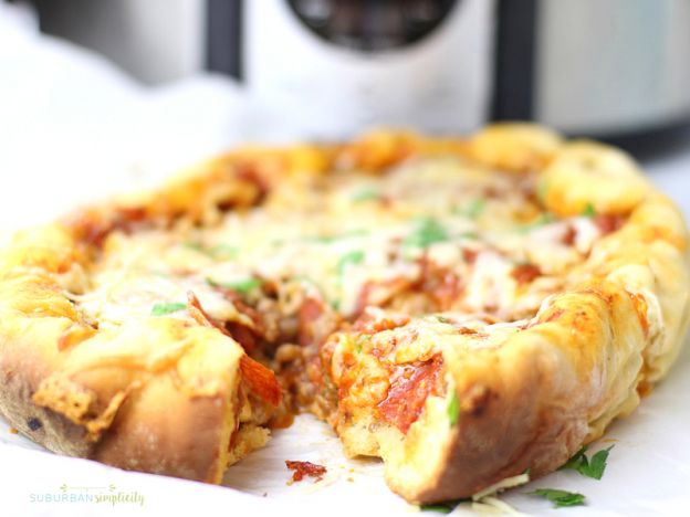 Crockpot Pizza with Deep Dish Crust