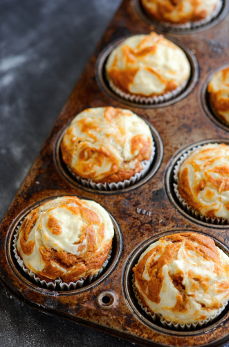 Pumpkin cream cheese swirl muffins