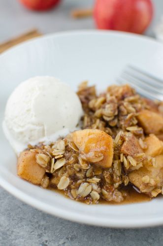 Slow Cooker Caramel Apple Crumble