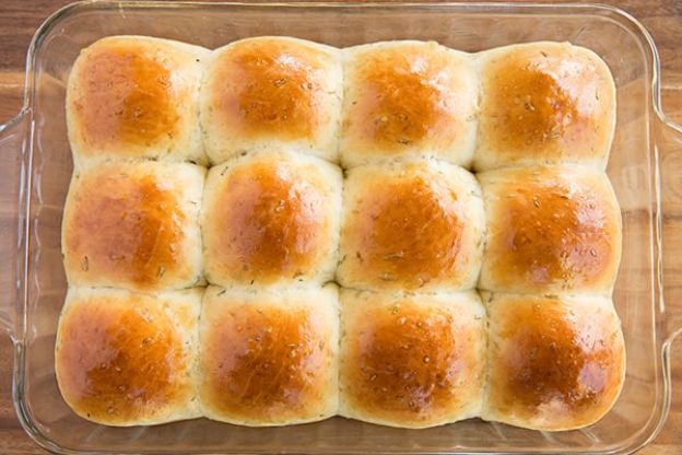 Rosemary dinner rolls