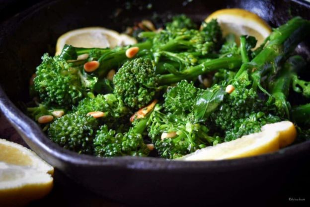 Easy Garlicky Sauteed Broccolini