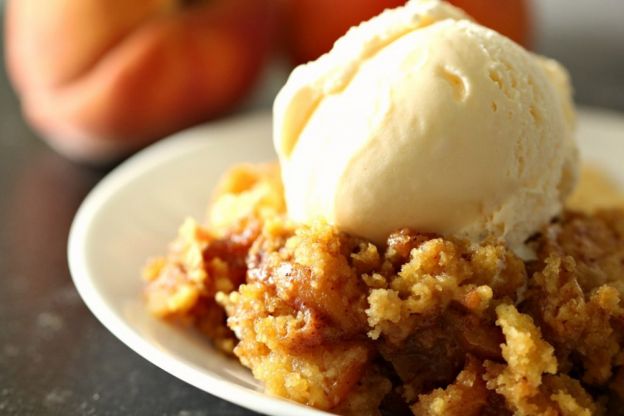 Slow Cooker Peach Cobbler