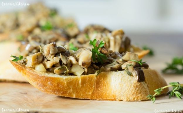 ROASTED GARLIC MUSHROOM BRUSCHETTA