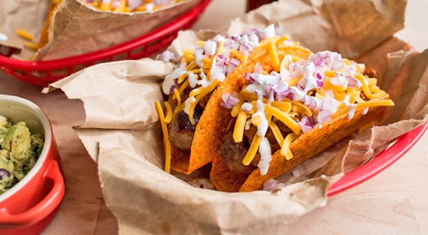 Cheesy chili dog tacos