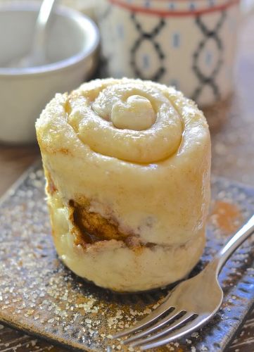 One minute cinnamon roll in a mug