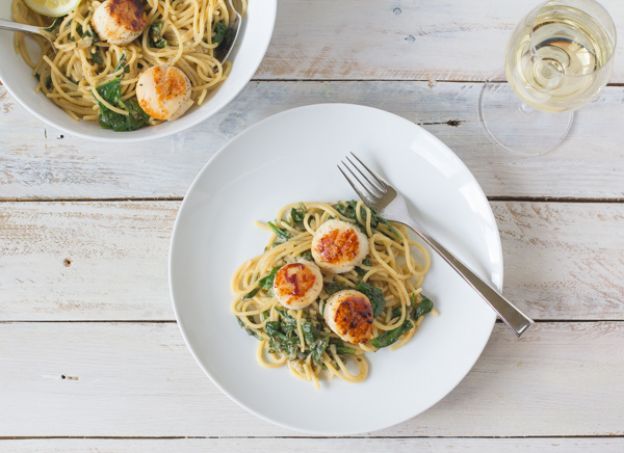 Seared Scallops With Lemon Spinach Pasta