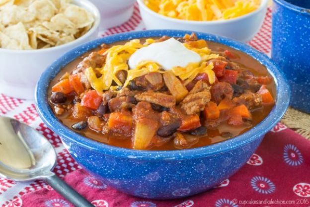 Pineapple black bean slow cooker turkey chili