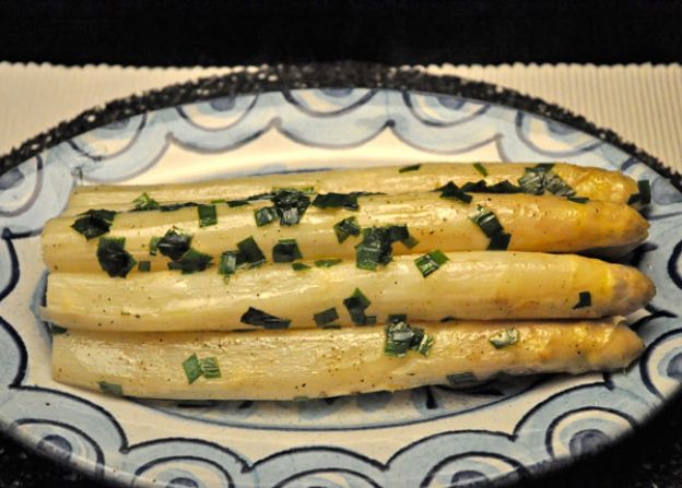 White Asparagus with Butter and Chives