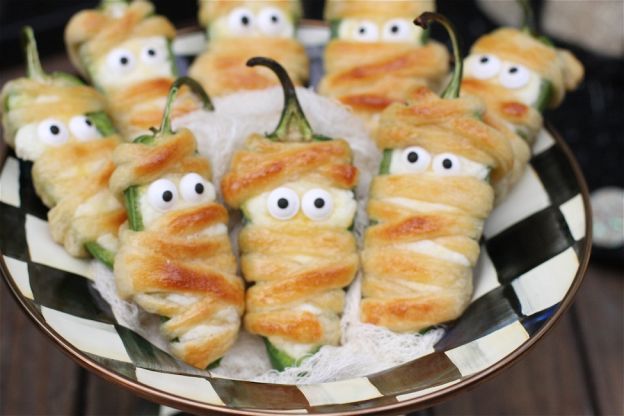 Halloweeño Jalapeño Popper Mummies