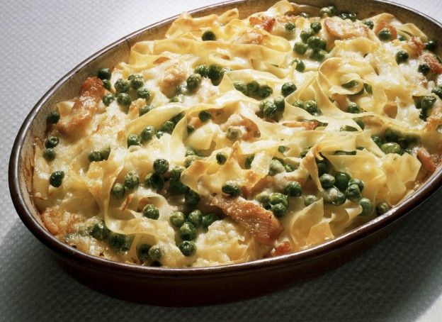 Tagliatelle with bacon and peas