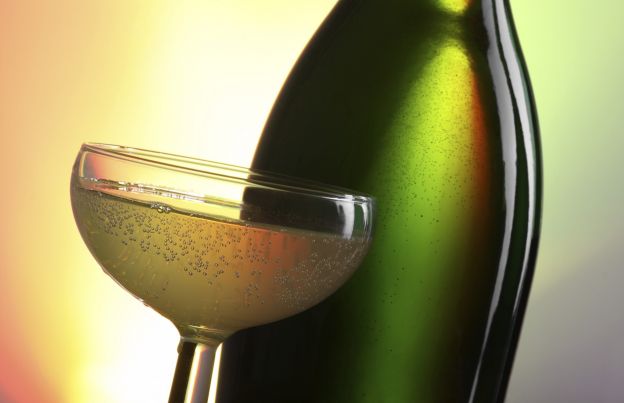 What is the difference between a Champagne coupe and a Champagne flute?