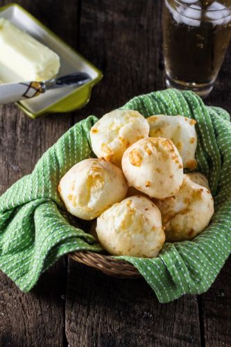 Authentic Brazilian Cheese Bread (pão de queijo)